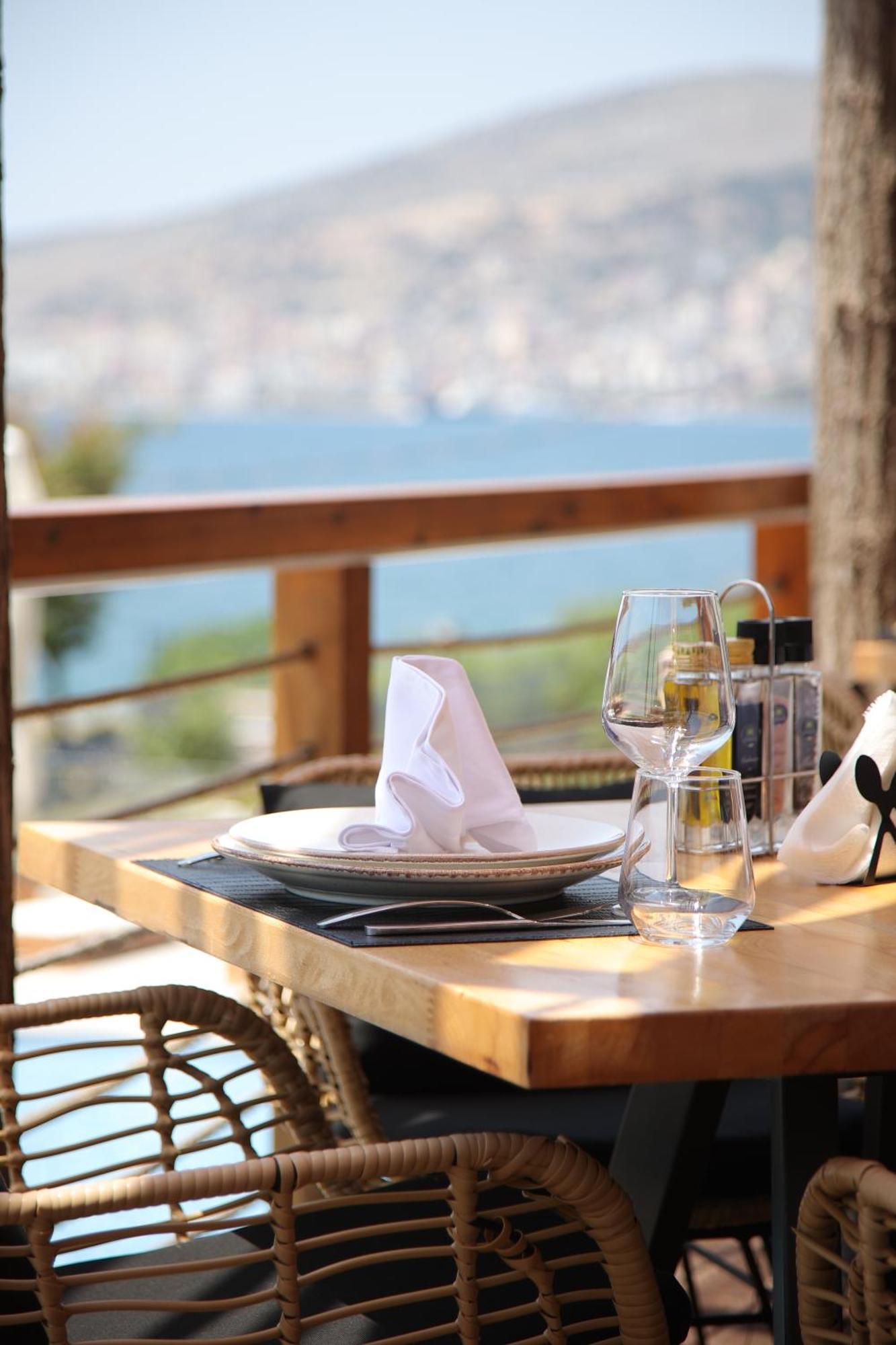 Harbour Hotel Sarandë Exteriör bild