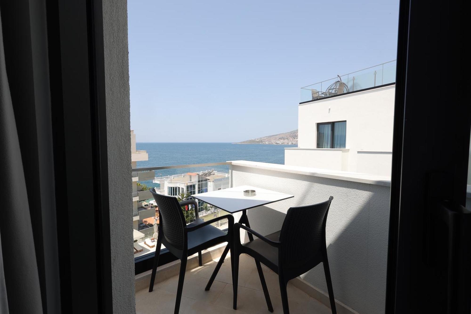 Harbour Hotel Sarandë Exteriör bild