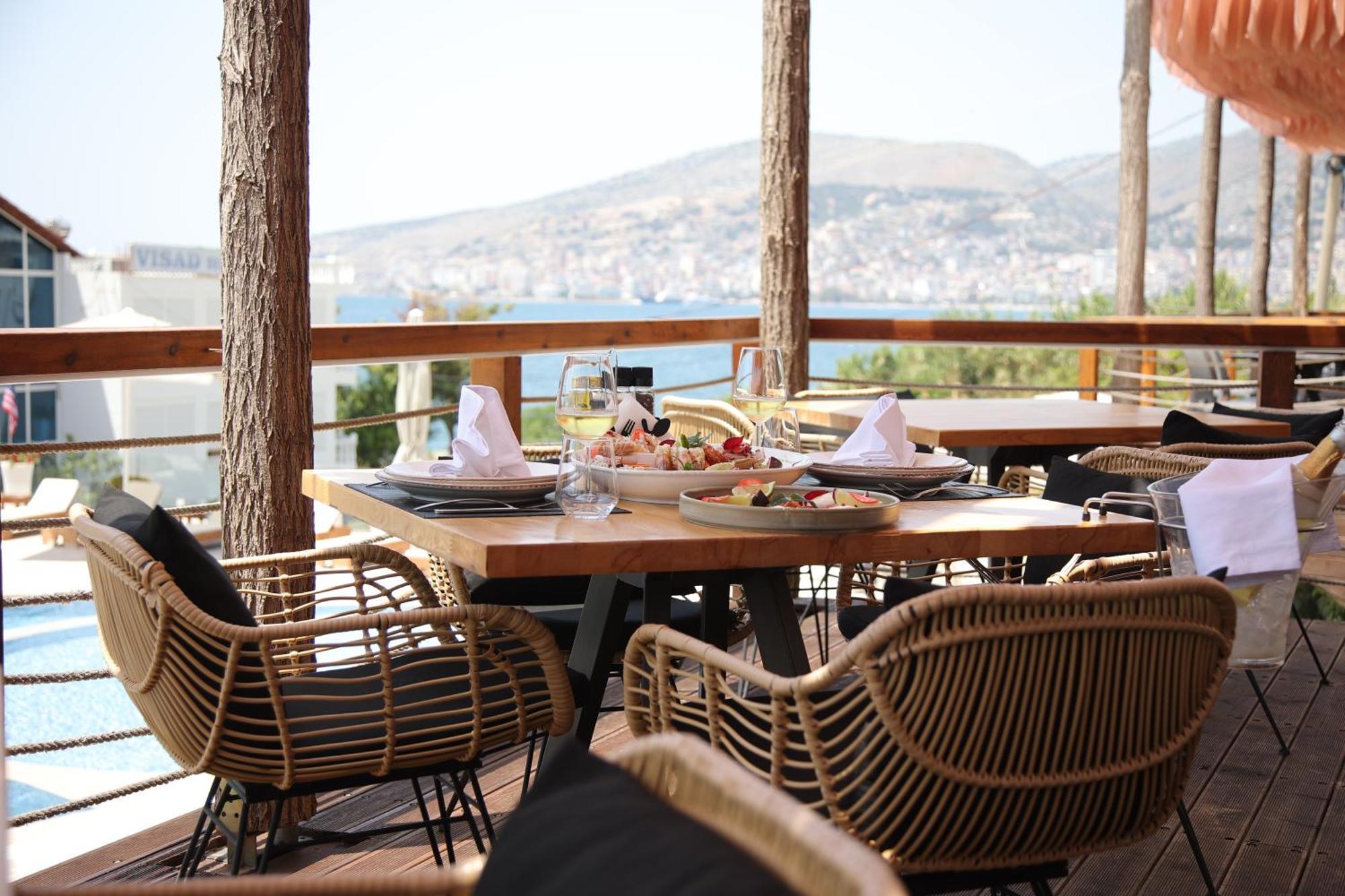 Harbour Hotel Sarandë Exteriör bild