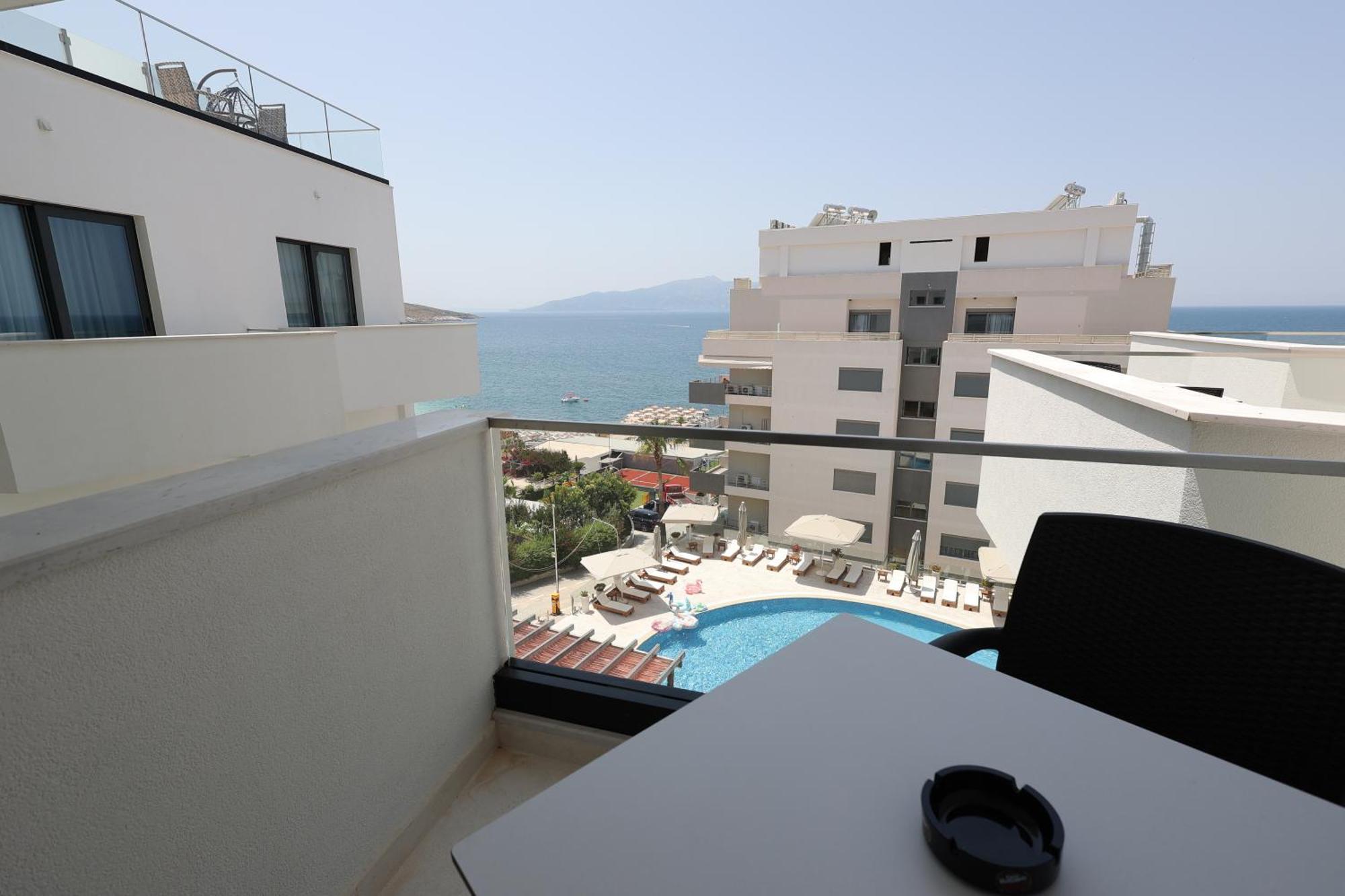 Harbour Hotel Sarandë Exteriör bild