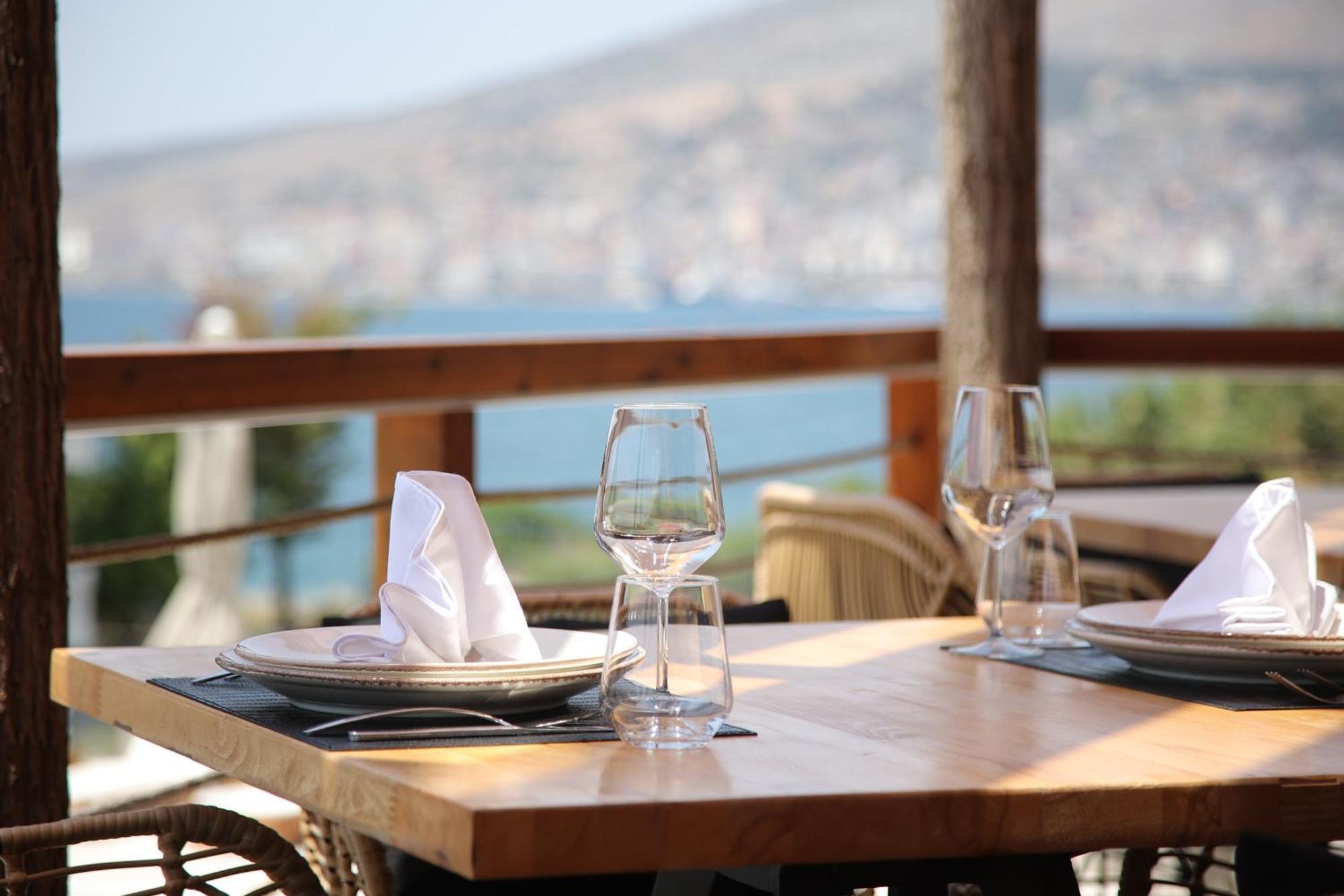 Harbour Hotel Sarandë Exteriör bild