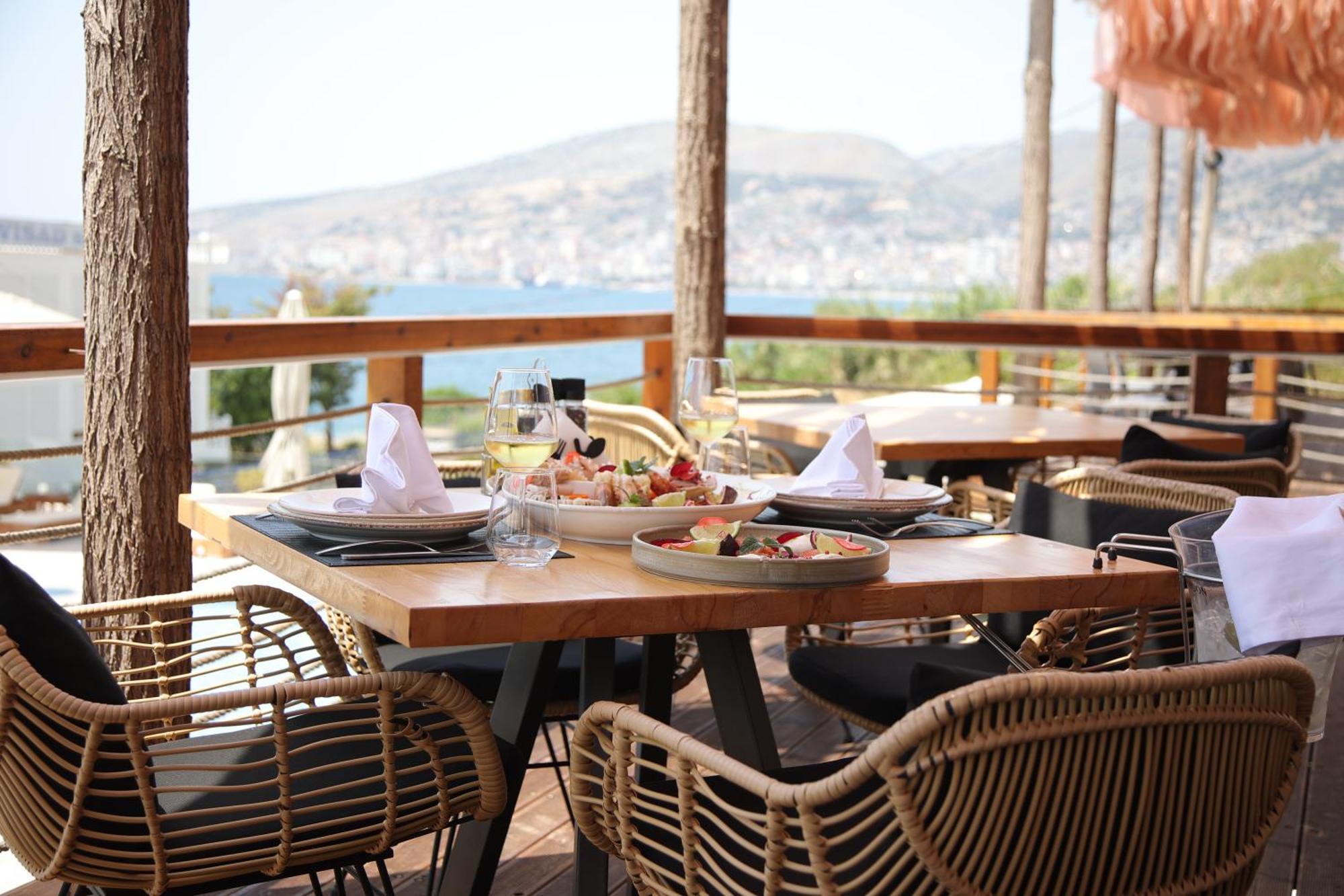 Harbour Hotel Sarandë Exteriör bild