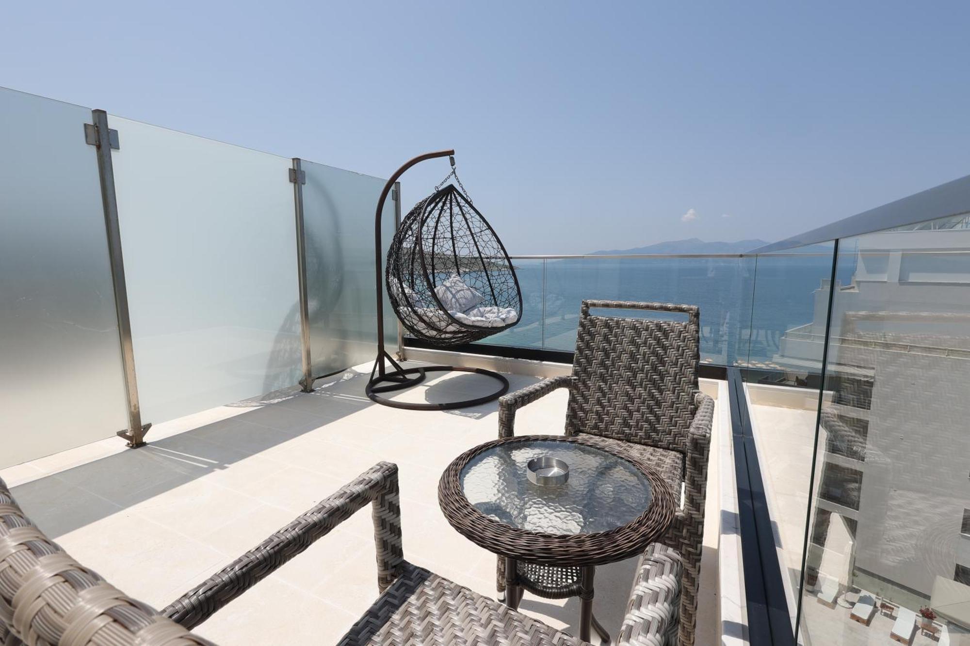 Harbour Hotel Sarandë Exteriör bild