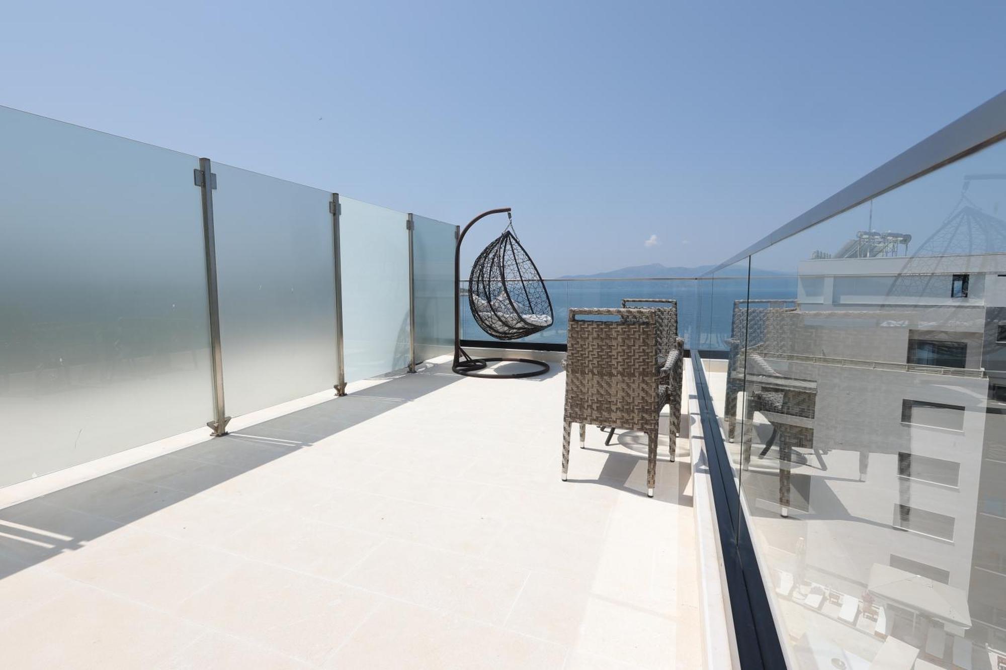 Harbour Hotel Sarandë Exteriör bild