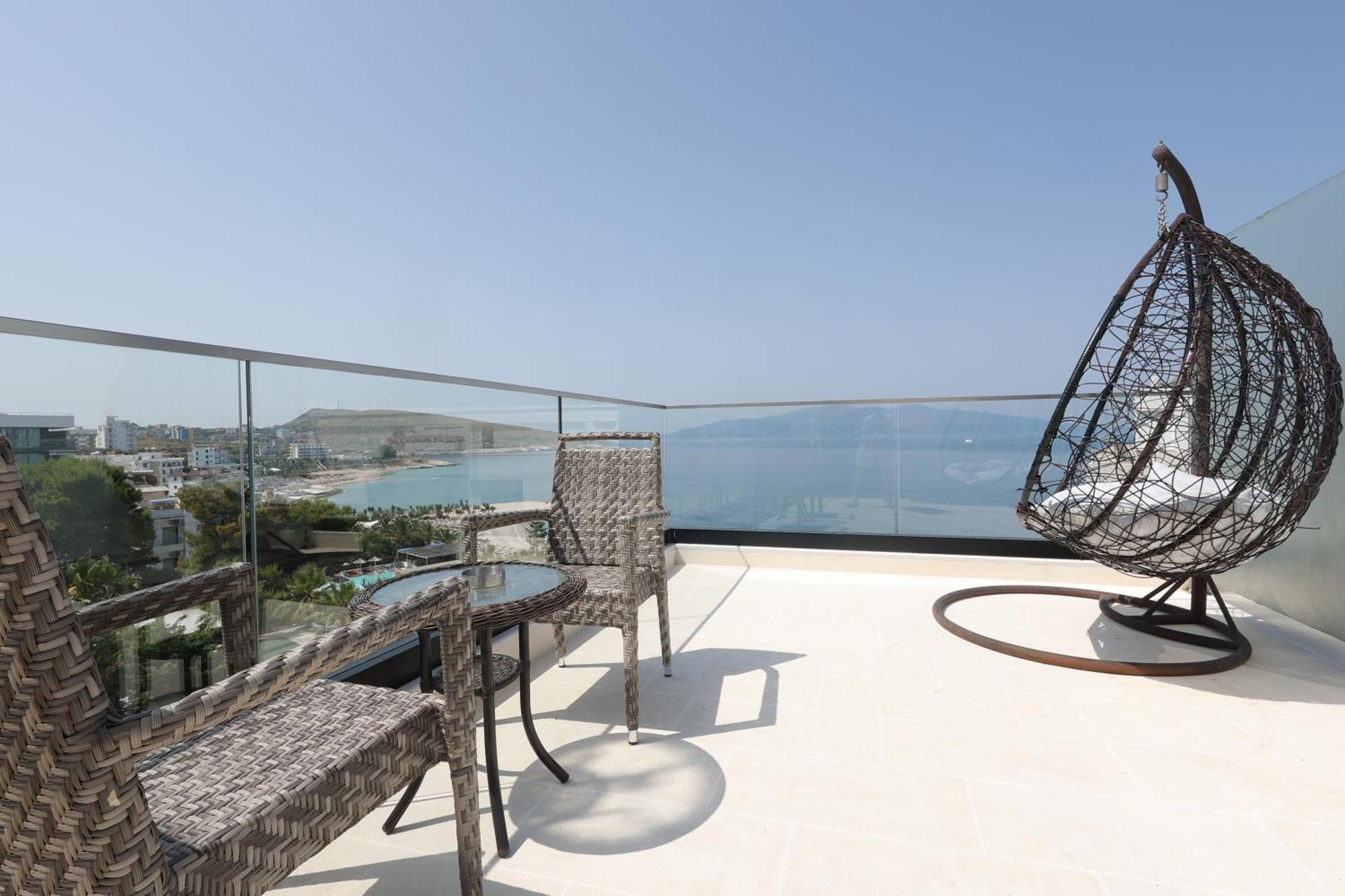 Harbour Hotel Sarandë Exteriör bild