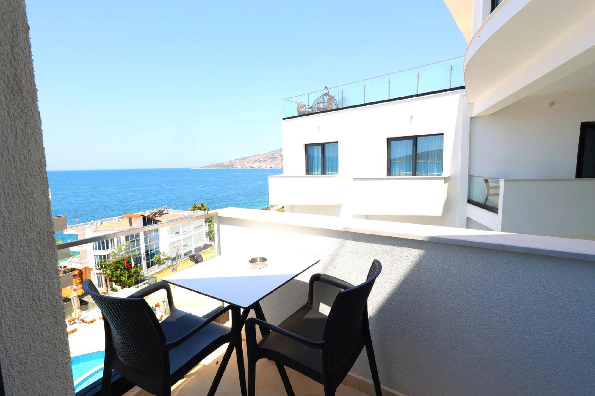 Harbour Hotel Sarandë Exteriör bild